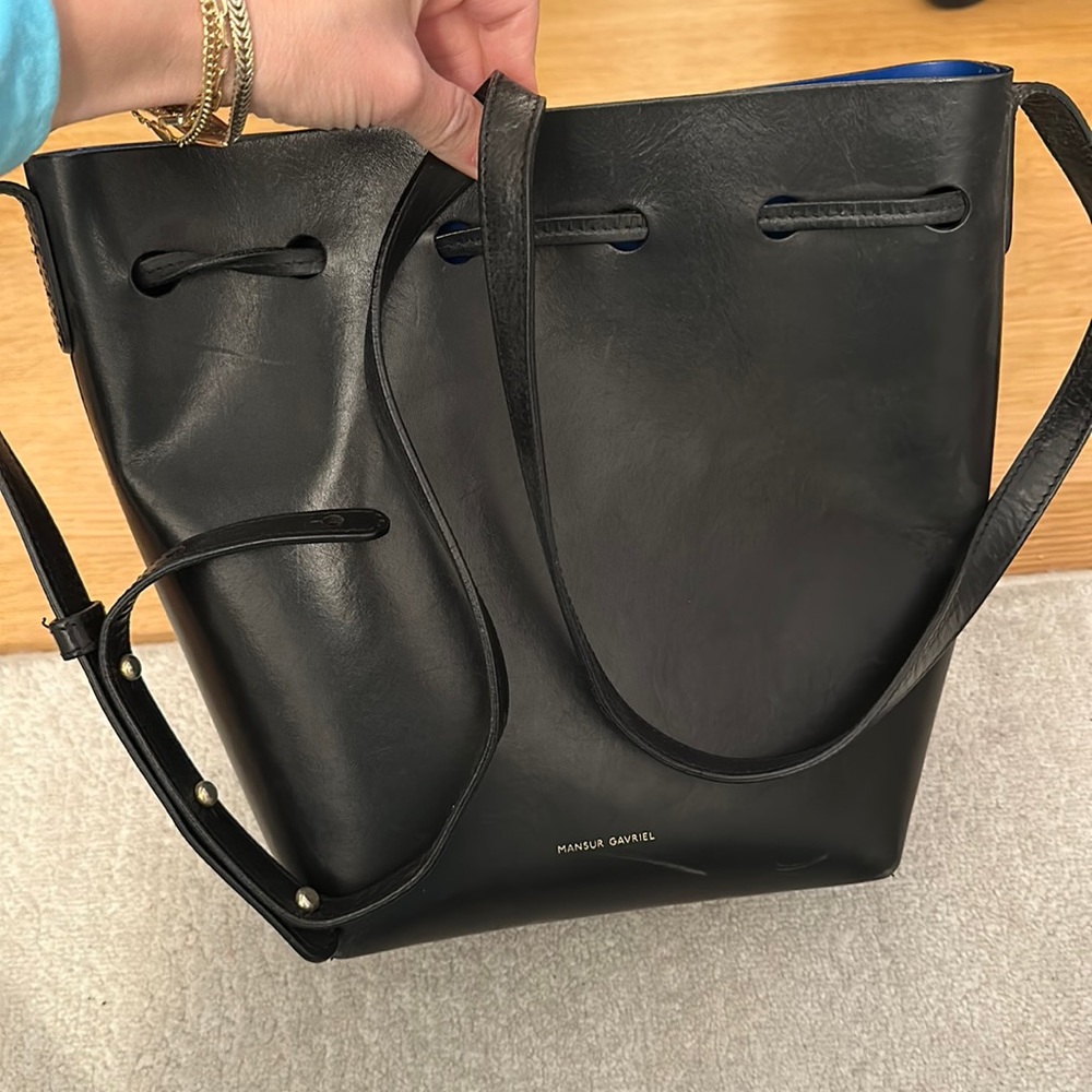 Mansur gavriel mini bucket bag in black with pop blue interior
